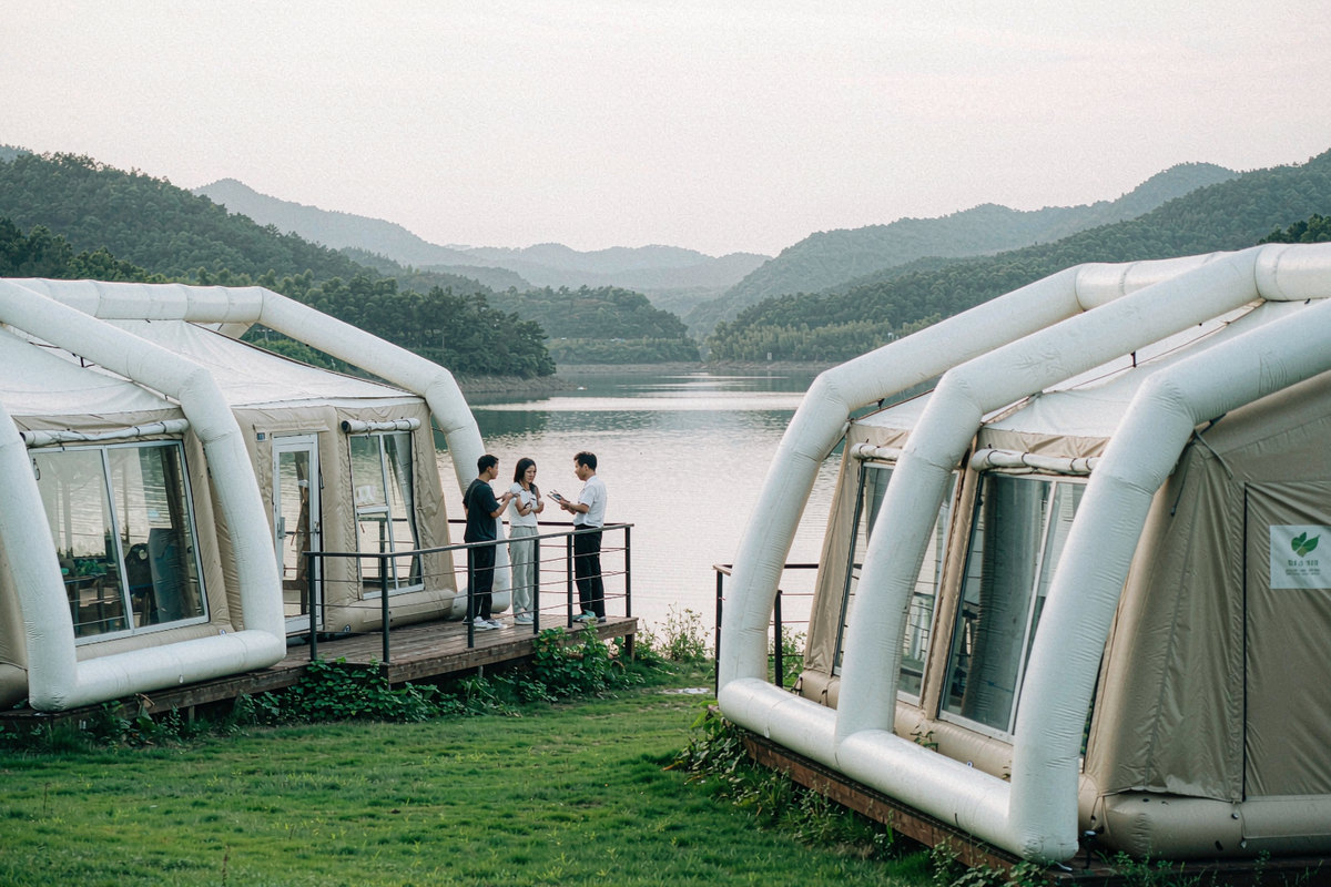 Lakeside Glamping Tent Installation